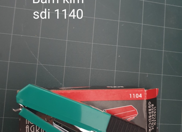 Bấm kim 10 Deli 1140