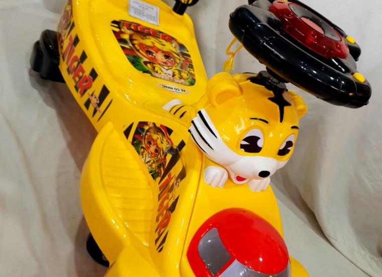 Xe lắc con hổ CL