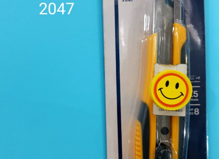 Dao rọc giấy Deli 2047