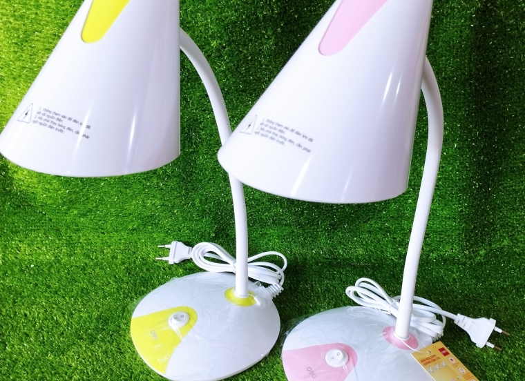Đèn học bàn Deli LED CL405